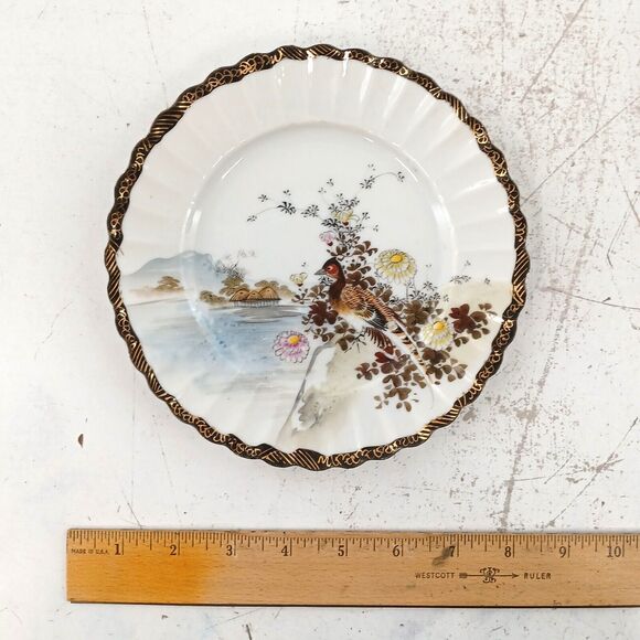 Lot of 5 Japanese Kutani Porcelain Plates Scalloped Edge w/ Black Gold Trim - Picture 10 of 13